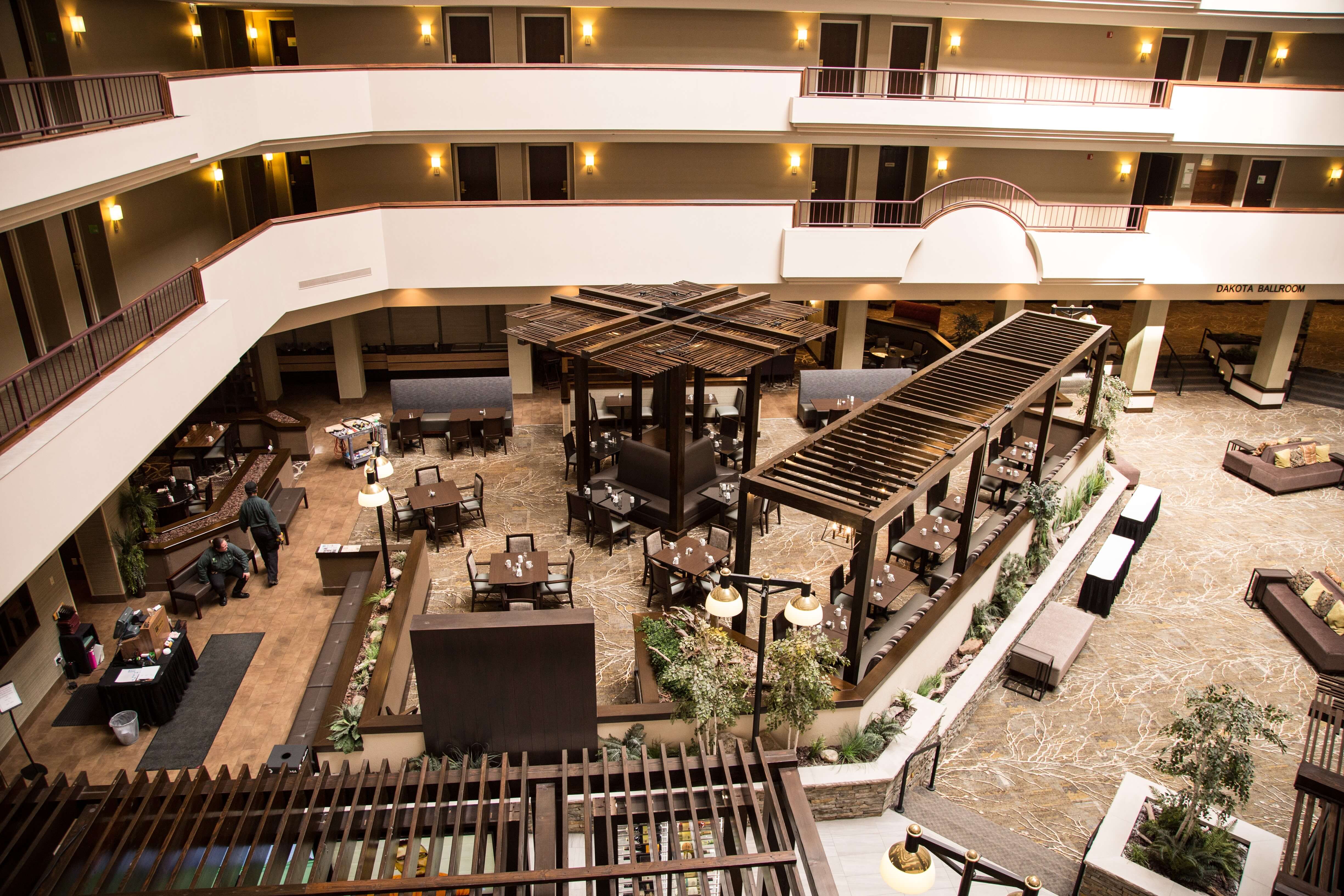 Holiday Inn Rushmore Plaza_Gold Bison Grille (1).jpg
